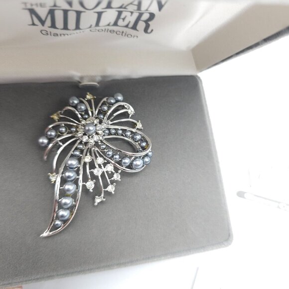 Nolan Miller Glamour Collection Brooch With Faux Gray Pearl Crystal in Box - Picture 2 of 4